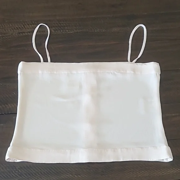 CHANEL 100% silk top CC buttons on the back size 40 - Picture 3 of 12